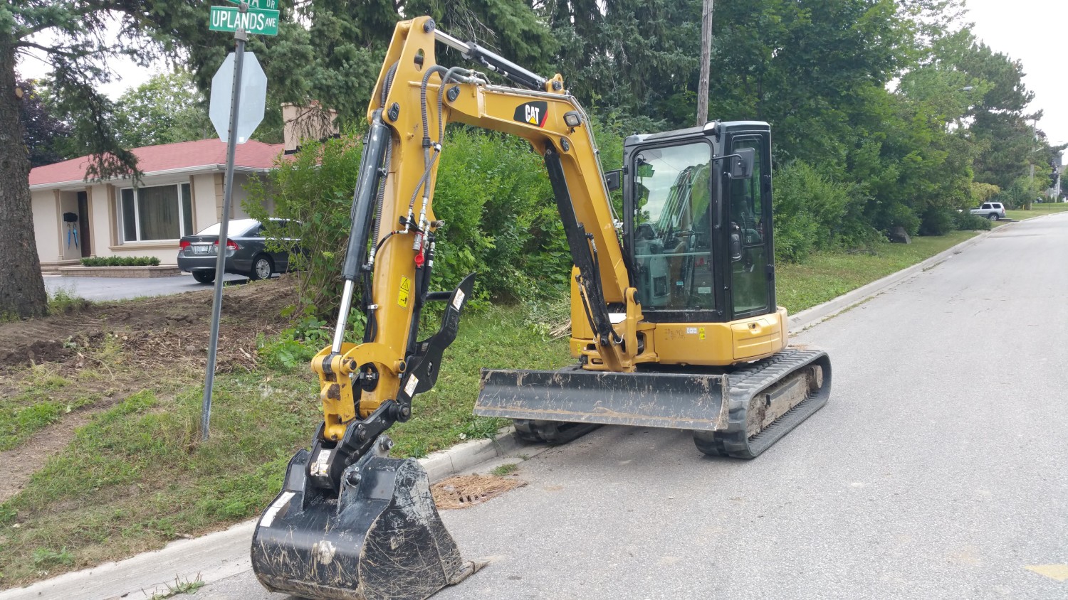 MINI EXCAVATOR - CAT 305 E2CR 13' DIGGING DEPTH, 11500 LB WITH THUMB ...